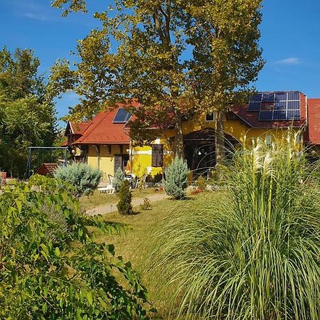 Harmonia Apartmanhaz Balatonlelle Eksteriør bilde